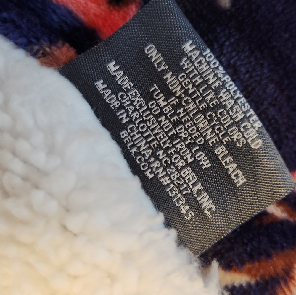 Modern Southern Home Throw - Picture 8 of 12